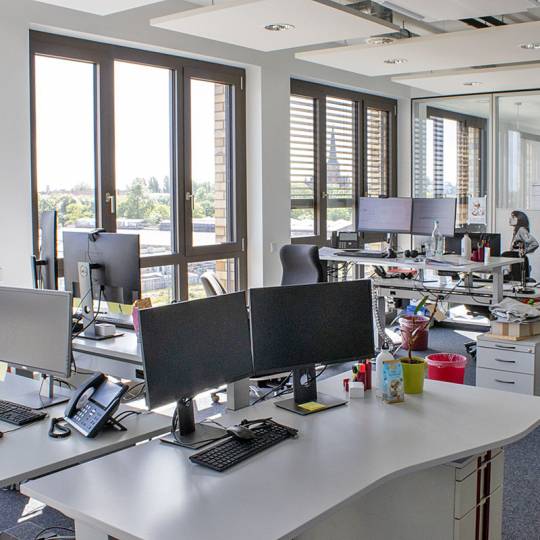 Ein weiteres Teambüro mit Klimaanlage und Akustikdecke