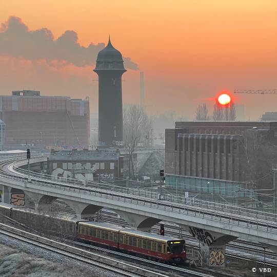 Morgendlicher Winterblick aus dem Büro auf das Berliner Ostkreuz