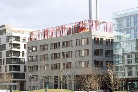 Blick auf den Eingangsbereich der neuen Schule.