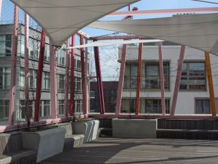Der neue hochgelegene Pausenhof der Katharinenschule in der HafenCity