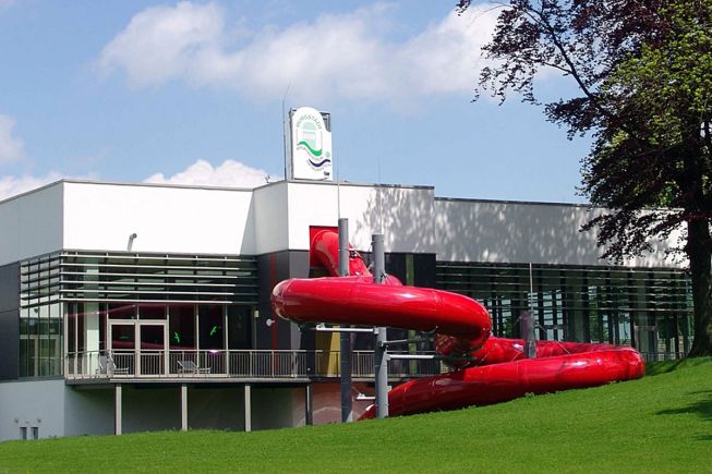 Das neue Schwimmbad ergänzt das Sport- und Freizeitangebot in Burgstädt (Bilder: ABS Burgstädt / Sachsen Verwaltungs GmbH).