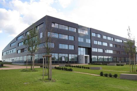 Der Erweiterungsbau der Universität Flensburg von Norden her gesehen (Bilder: Christian Berger, Universität Flensburg)