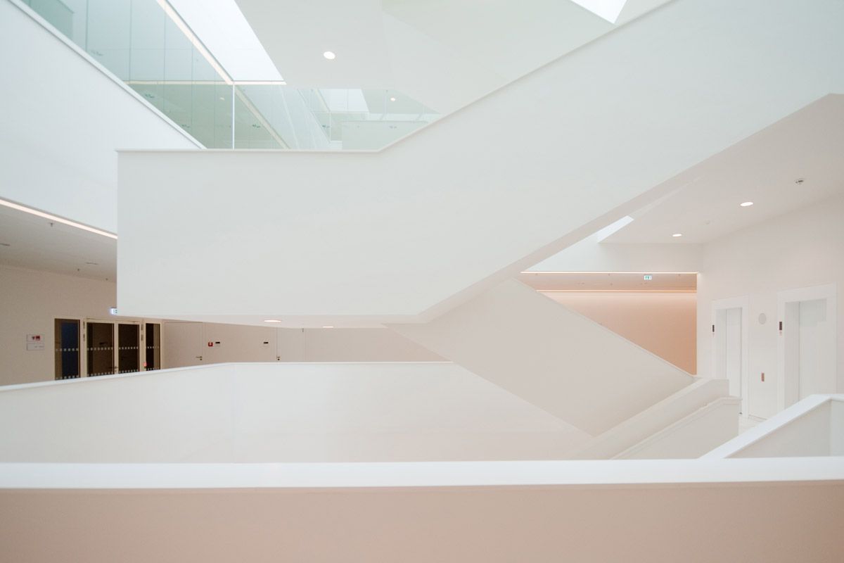 Eins der modern gestalteten Treppenhäuser. Eins der modern gestalteten Treppenhäuser.