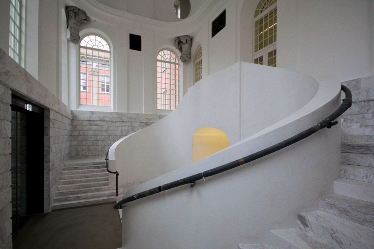 Das historische Treppenhaus bildet den Haupteingang ins Gebäude. Das historische Treppenhaus bildet den Haupteingang ins Gebäude.