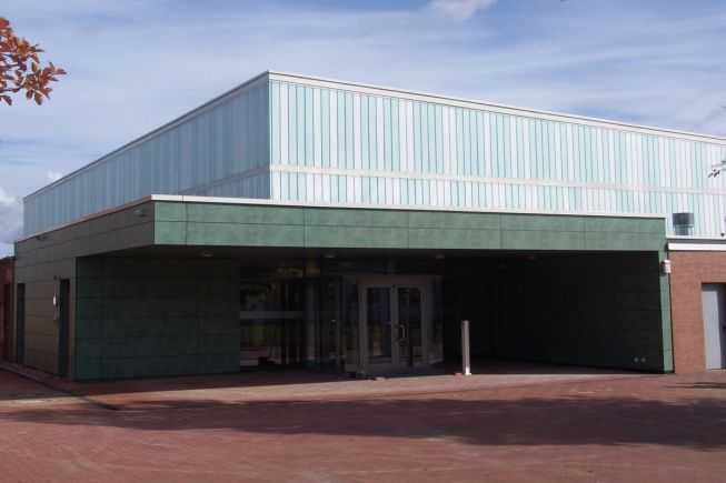 Der Eingang der Sporthalle orientiert sich zum Schulhof und führt in ein den multifunktionalen Ansprüchen entsprechendes Foyer (alle Bilder: Landkreis Celle).