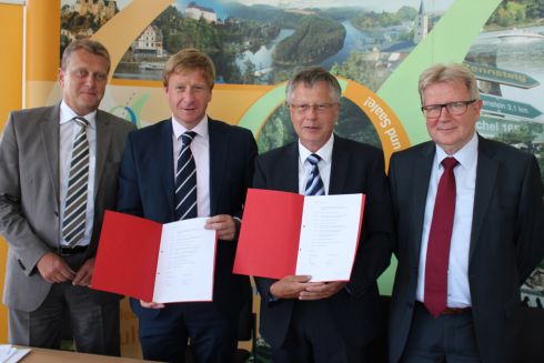 Vertragsunterzeichnung im Saale-Orla-Kreis