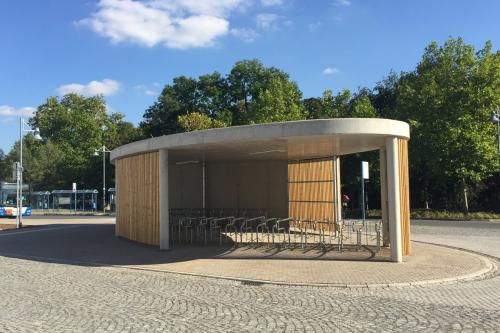 Die Neugestaltung von Teilen des Bahnhofsvorplatzes war Teil der Planungs- und Bauaufgabe von Bilfinger als Generalübernehmer