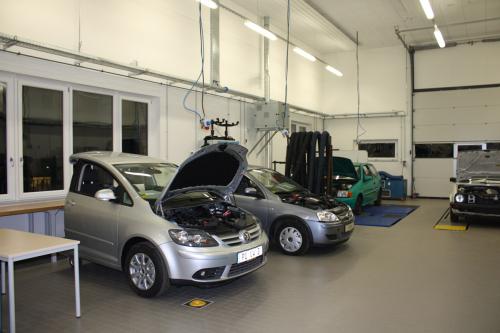 In den neuen Kfz-Werkstätten ist deutlich mehr Platz für moderne Lehrausstattung.
