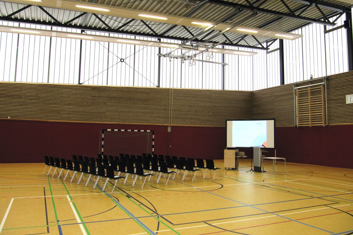 Bereits während der Vorträge konnten die Gäste die Sporthalle begutachten (Bild: VBD).