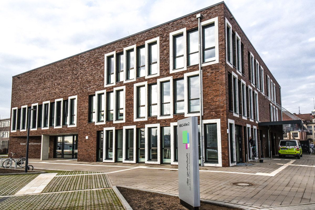 Die moderne Fassade des Archivs zitiert typische Elemente der Industriearchitektur der Region.  (Bild: H.F. Wiebe GmbH & Co. KG)