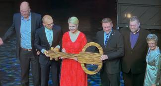Schlüsselübergabe – v.l.n.r:: Kreistagspräsident Olaf Steinberg, Landrat Stefan Sternberg, Ministerpräsidentin Manuela Schwesig, Parchims Bürgermeister Dirk Flörke, Museumschef Benjamin Kryl und Stadtpräsidentin Ilka Rohr.
