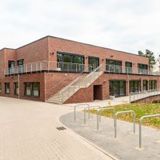 Die Grundschule Salzhausen-Eyendorf hat viele Interessenten aus 27 Kommunen angelockt.