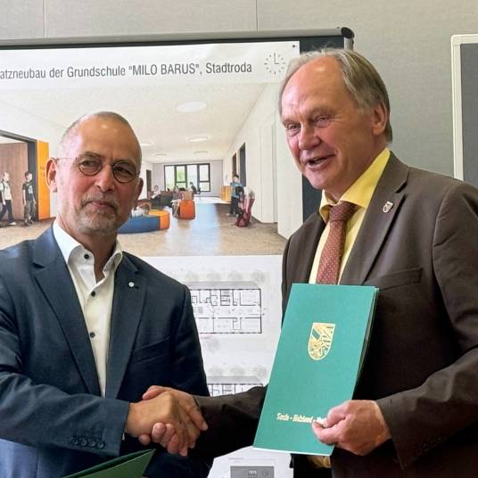 Vertragsunterzeichnung für Schulneubau in Stadtroda