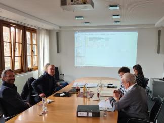 Gemeinsame Durchsicht der Verträge. Foto: U. Zimmermann, UTAG Ingenieure GmbH