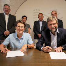 Vertragsunterzeichnung für eine 4-Feld-Sporthalle (3 + 1) in der Stadt Bad Saulgau